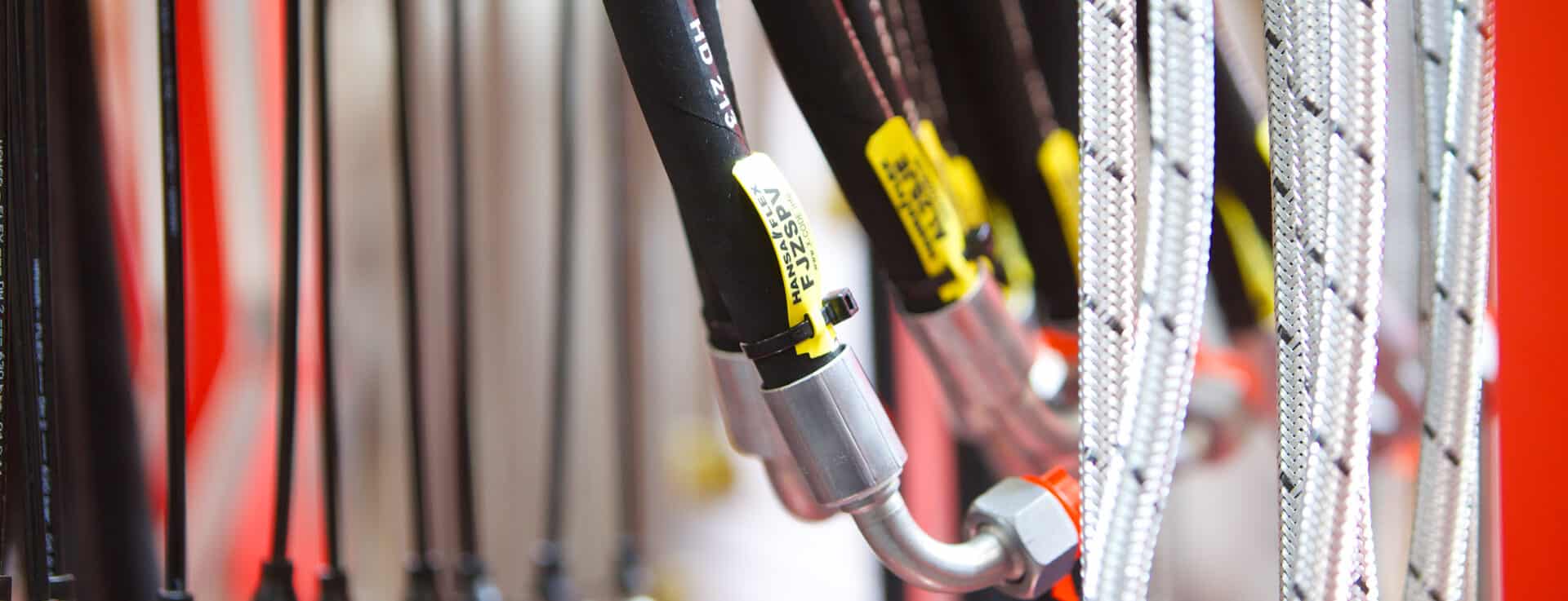 Schläuche und Schlauchleitungen von HANSA-FLEX in Nahaufnahme